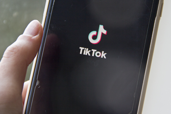 TikTok; triggers en romantiseren